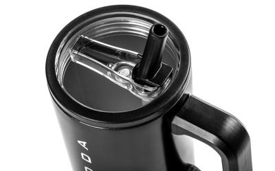 Cestovní hrnek s brčkem 870 ml - černá ŠKODA