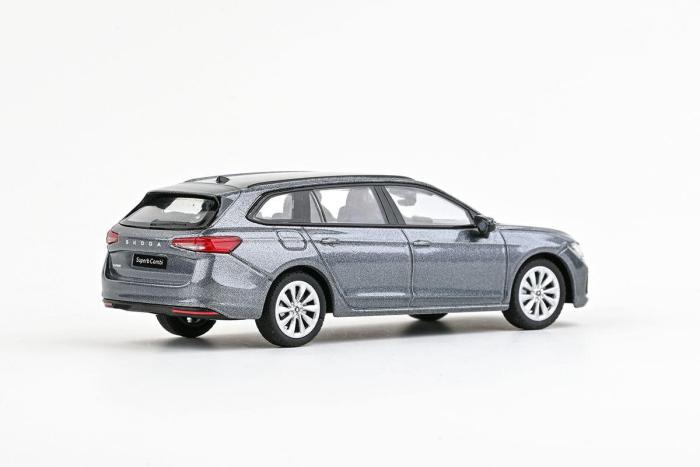 Škoda Superb IV Combi (2023) 1:43 - Šedá Graphite Metalíza