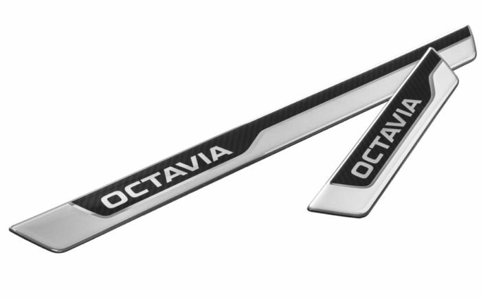 Dekorativní 3D nástupní fólie carbon-look ŠKODA Octavia IV