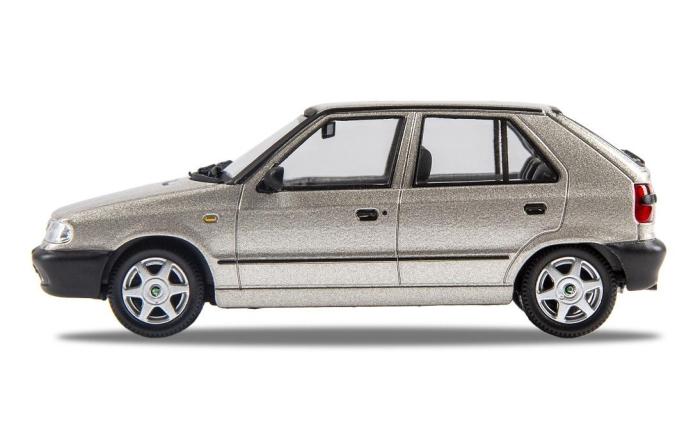 Model Felicia 1994 1:43 - stříbrná champagne ŠKODA