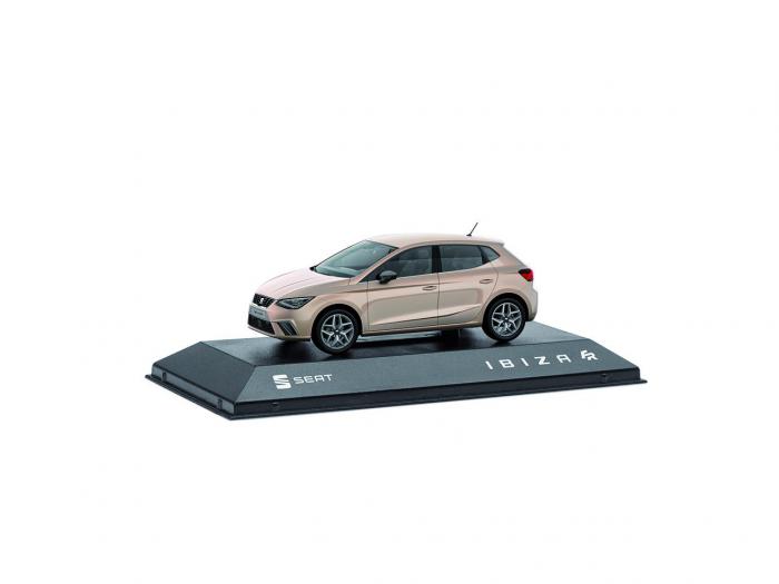 Model SEAT Ibiza magenta 1:43