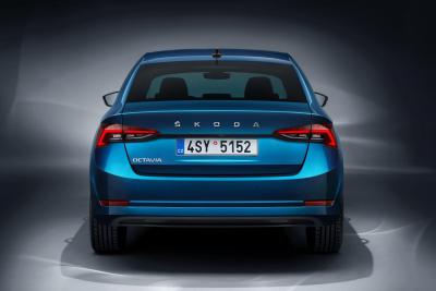 ŠKODA zadní nápis velký Octavia IV - stříbrný