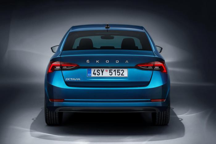 ŠKODA zadní nápis velký Octavia IV - stříbrný