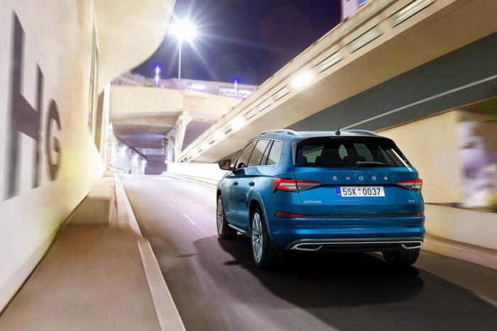 ŠKODA zadní nápis velký Kodiaq a Karoq - stříbrný