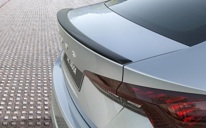 Spoiler víka zavazadlového prostoru černý ŠKODA Octavia IV Limo