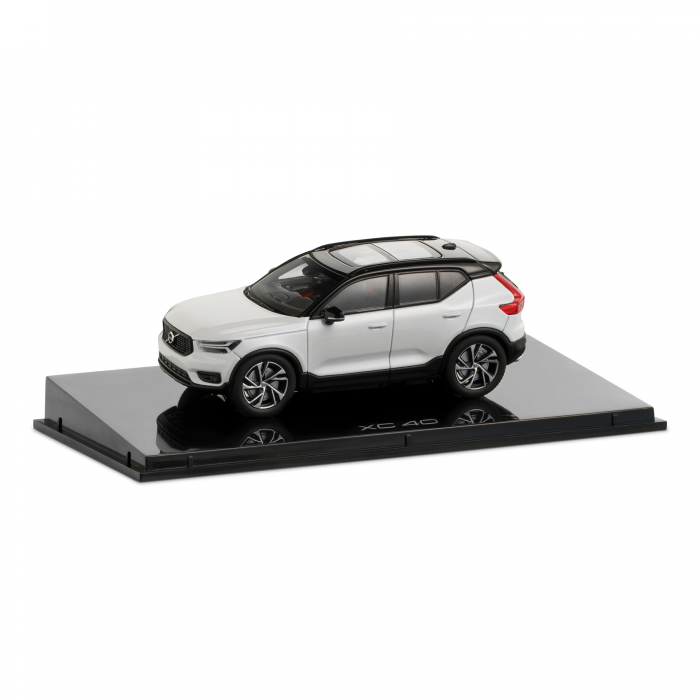 Volvo XC40 1:43 - Bílá